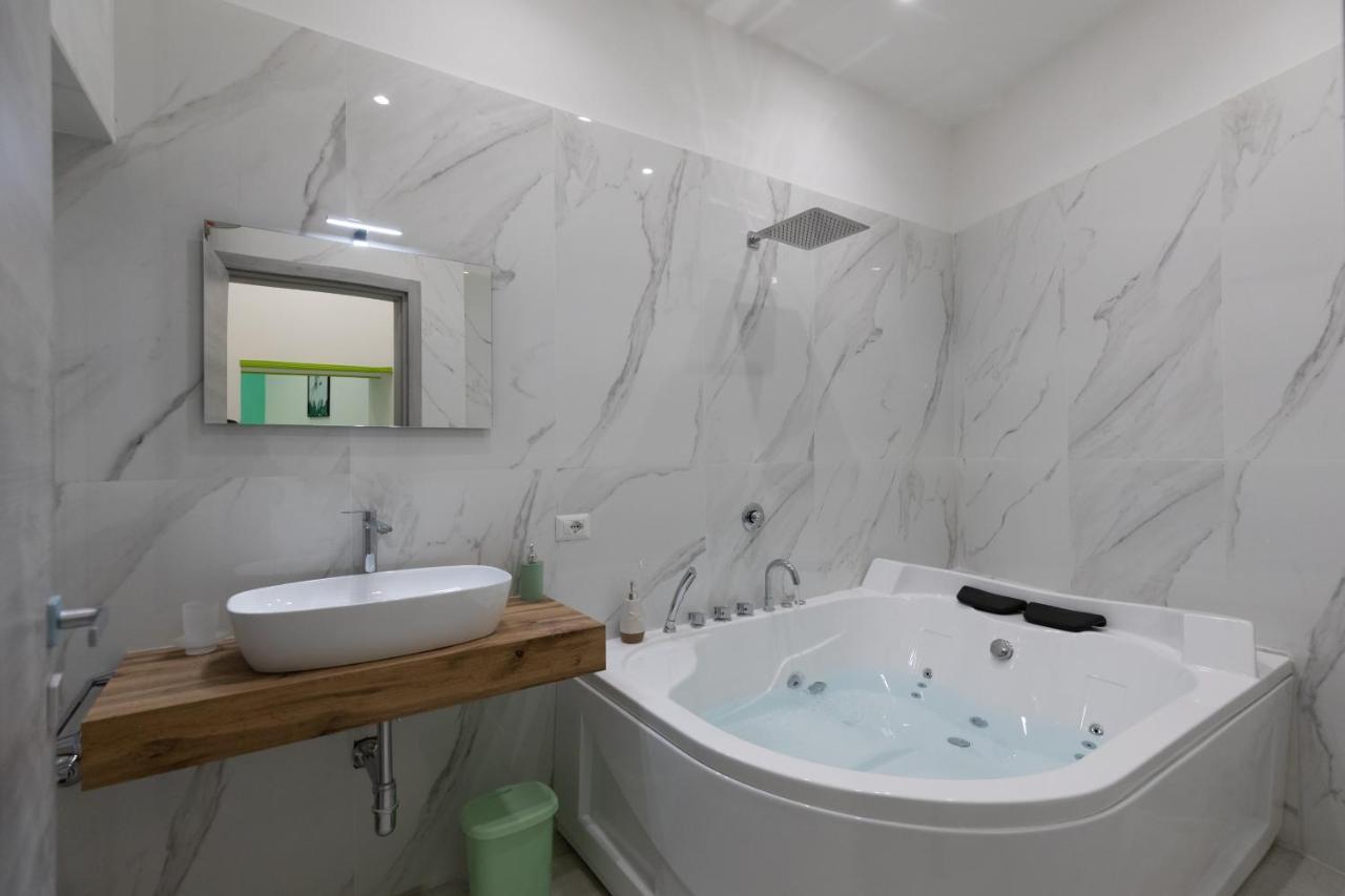 Maison d'hôtes My Brilliant With Jacuzzi 2 Steps From St Toledo Naples
